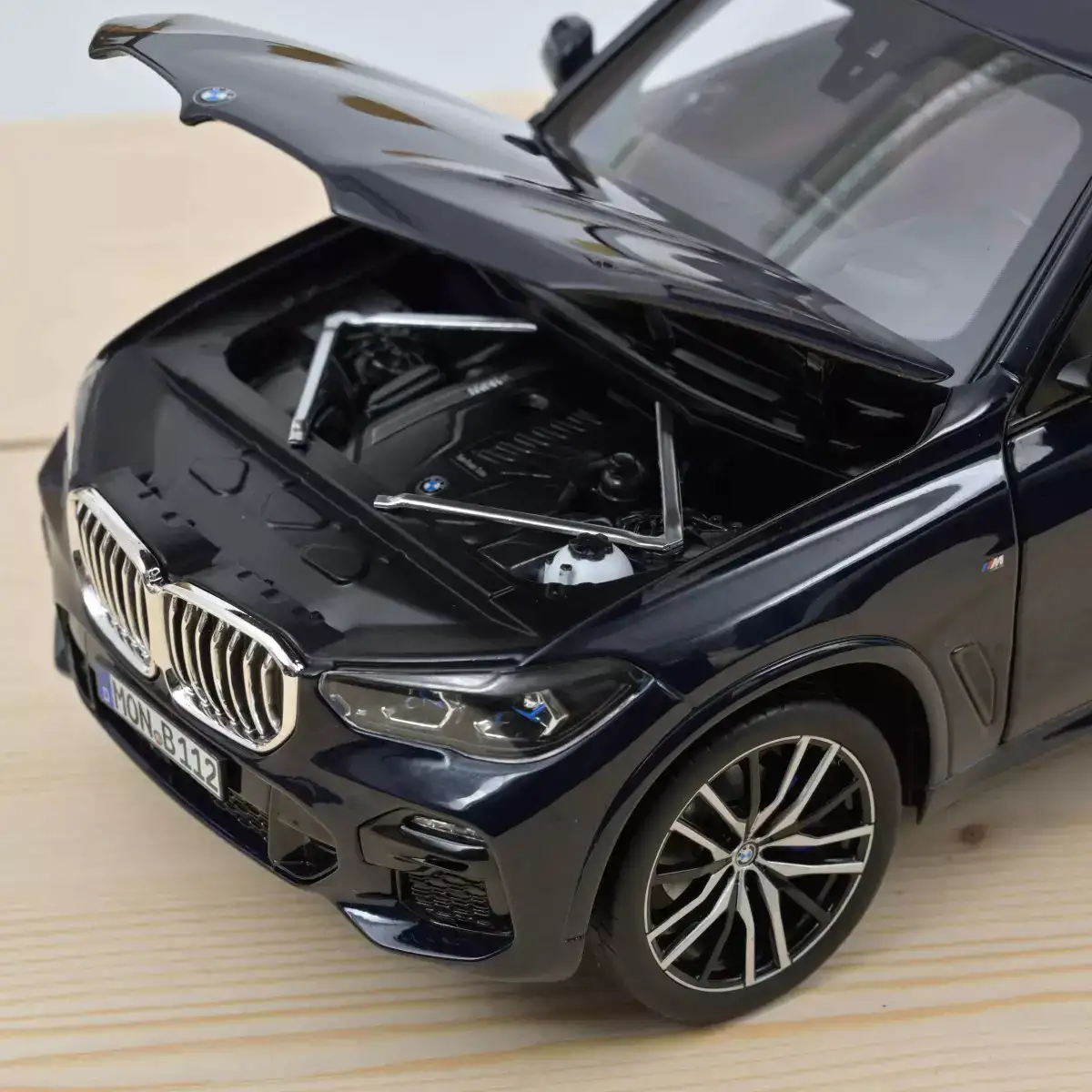 BMW Miniatur X5 G05 blau 1:18